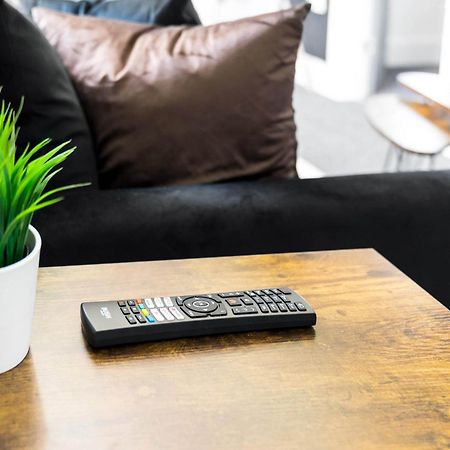 Luxe Apartment - Rowley Regis - Parking - Top Rated - Netflix - Wifi - 49Bg Cradley Heath ภายนอก รูปภาพ