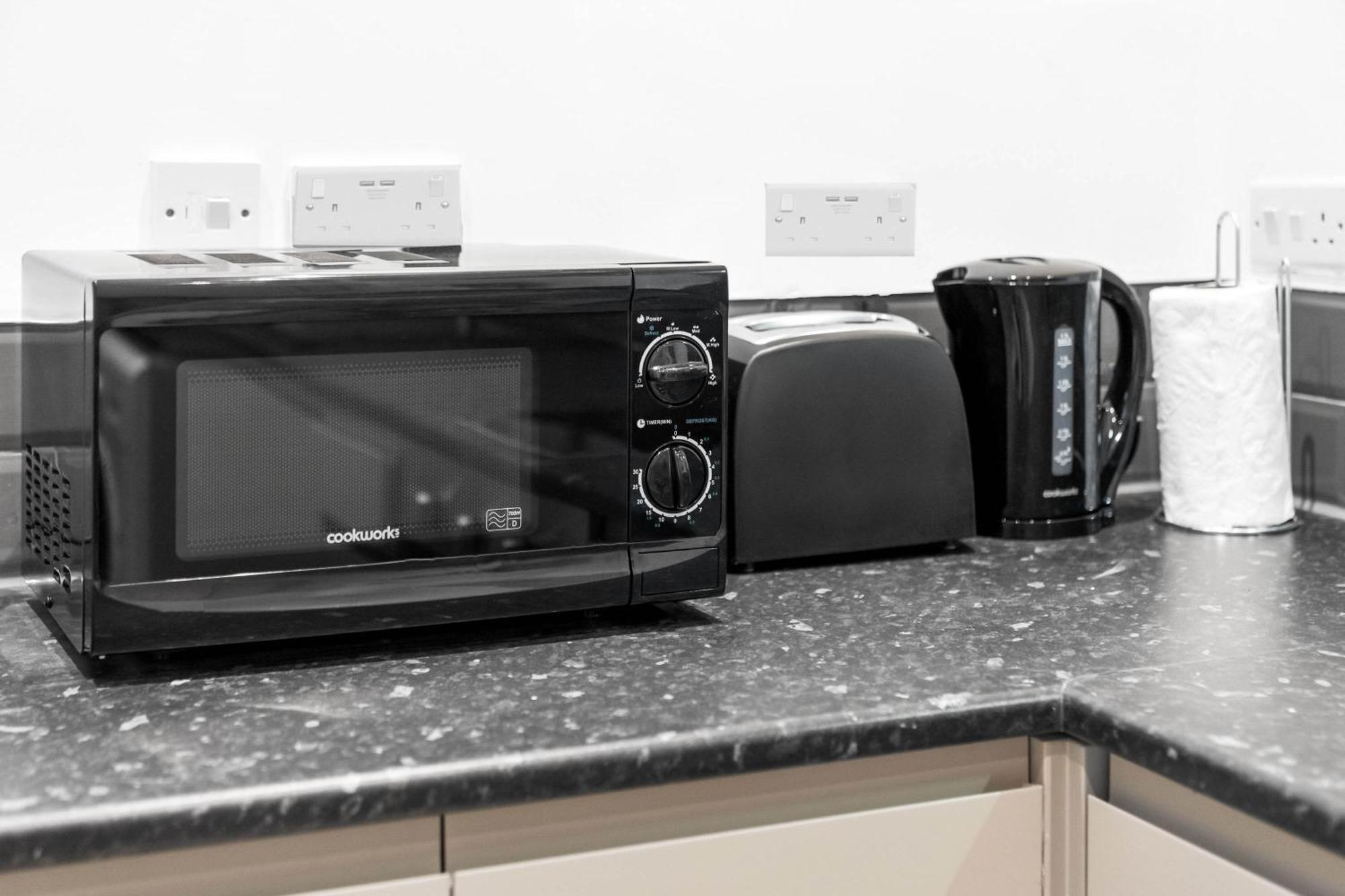 Luxe Apartment - Rowley Regis - Parking - Top Rated - Netflix - Wifi - 49Bg Cradley Heath ภายนอก รูปภาพ