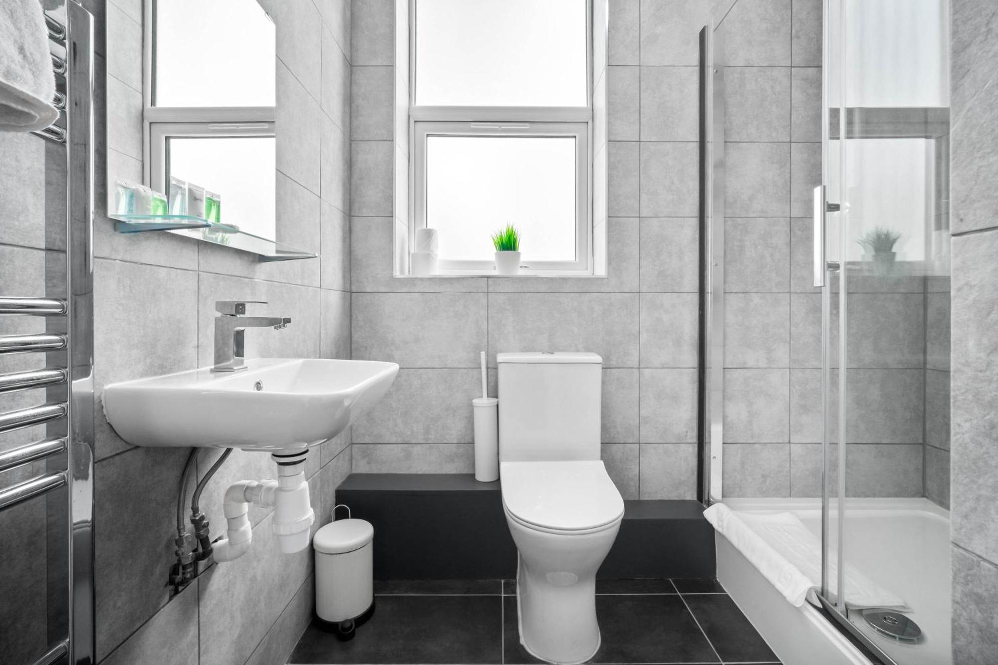 Luxe Apartment - Rowley Regis - Parking - Top Rated - Netflix - Wifi - 49Bg Cradley Heath ภายนอก รูปภาพ