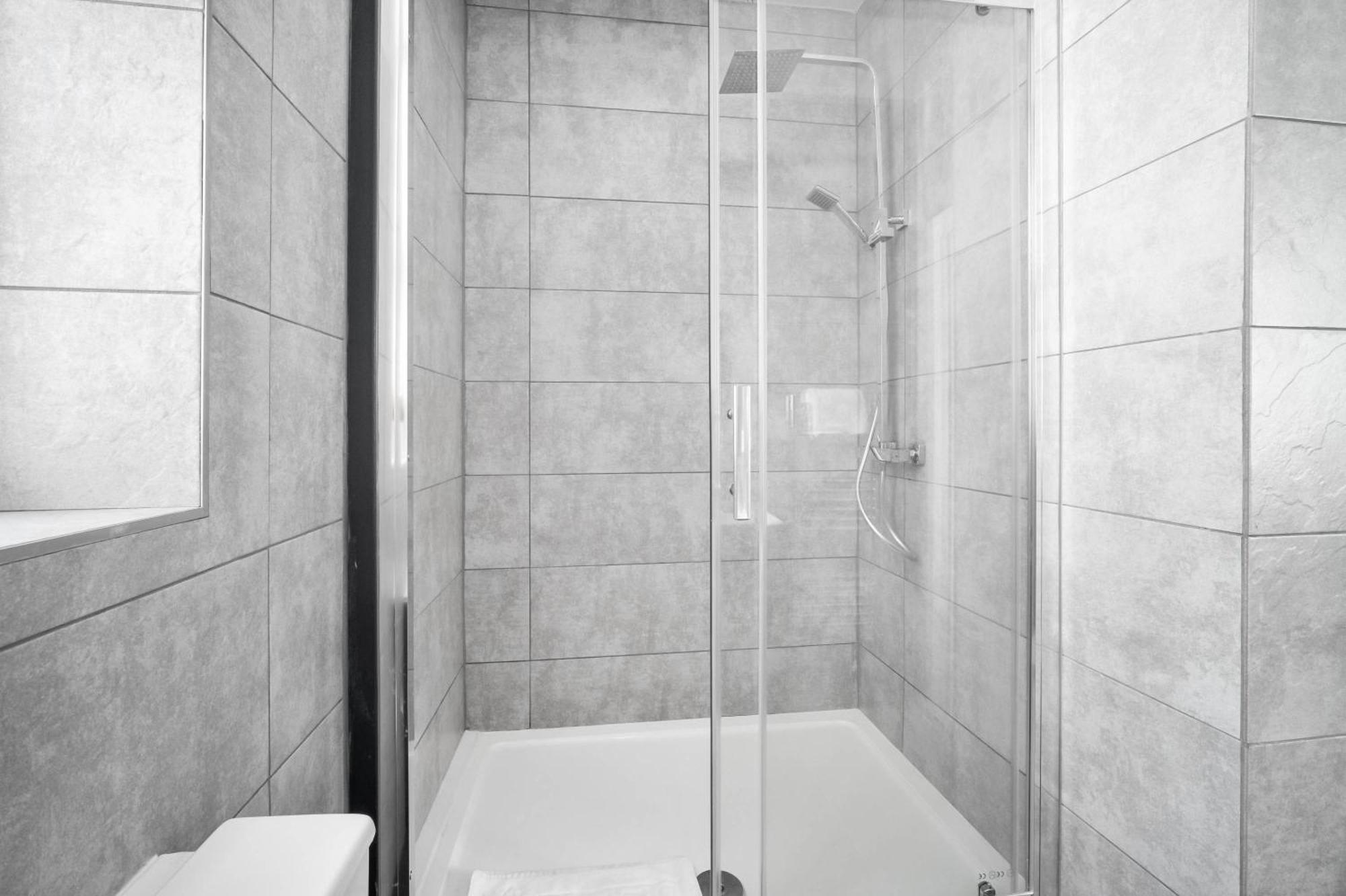 Luxe Apartment - Rowley Regis - Parking - Top Rated - Netflix - Wifi - 49Bg Cradley Heath ภายนอก รูปภาพ